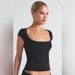 NWT SKIMS COTTON JERSEY SCOOP NECK SHORT SLEEVE TEE